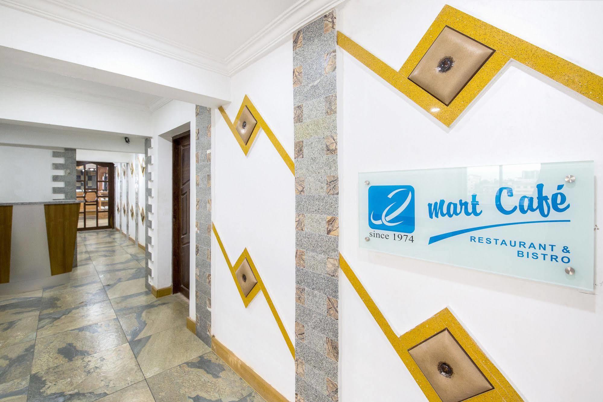 Hotel Mart View Kochi Kültér fotó